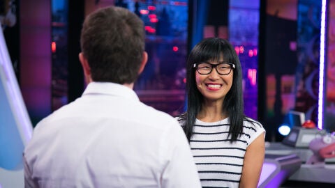 La gota de sabiduría de Yibing con Michelle Jenner y Luis Tosar