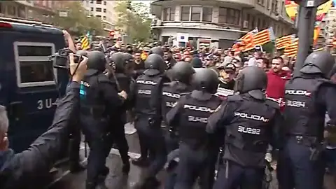 Jornada de tensión en Valencia por varias manifestaciones de ideologías opuestas Jornada de tensión en Valencia por varias manifestaciones de ideologías opuestas
