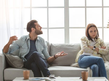 Pareja discutiendo