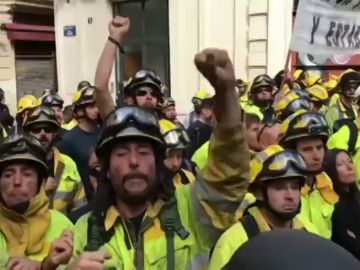 Puig, recibido entre abucheos a su llegada al Palau de la Generalitat Puig, recibido entre abucheos a su llegada al Palau de la Generalitat