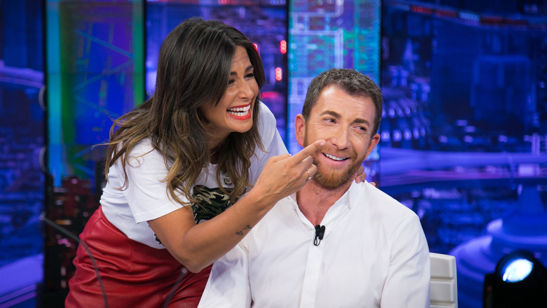Nuria Roca desvela en 'El Hormiguero 3.0' que Pablo Motos no se ti&ntilde;e, pero s&iacute; se pinta la barba