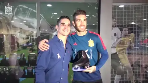 Javier Fernández visita a la selección española en la Ciudad Deportiva de Las Rozas Javier Fernández visita a la selección española en la Ciudad Deportiva de Las Rozas
