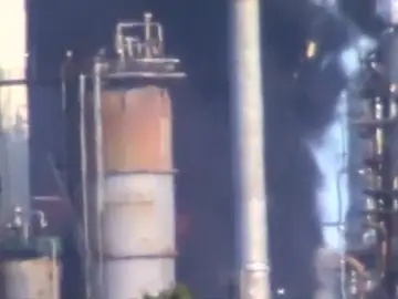 Explota la refinería más importante de Canadá Explota la refinería más importante de Canadá