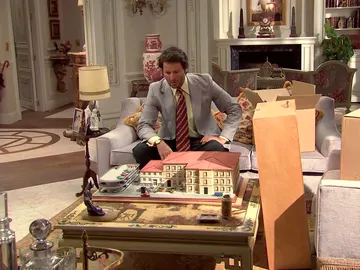 Gabriel descubre la maqueta de la Plaza de los Frutos e intenta frenar la venta del King's Gabriel descubre la maqueta de la Plaza de los Frutos e intenta frenar la venta del King's