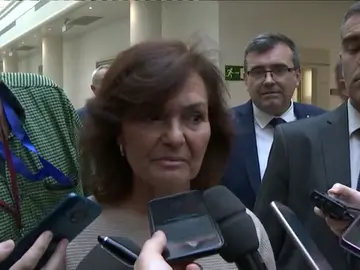 Carmen Calvo acusa al Senado de "romper las reglas del juego" al convocar a Sánchez para hable sobre su tesis Carmen Calvo acusa al Senado de "romper las reglas del juego" al convocar a Sánchez para hable sobre su tesis