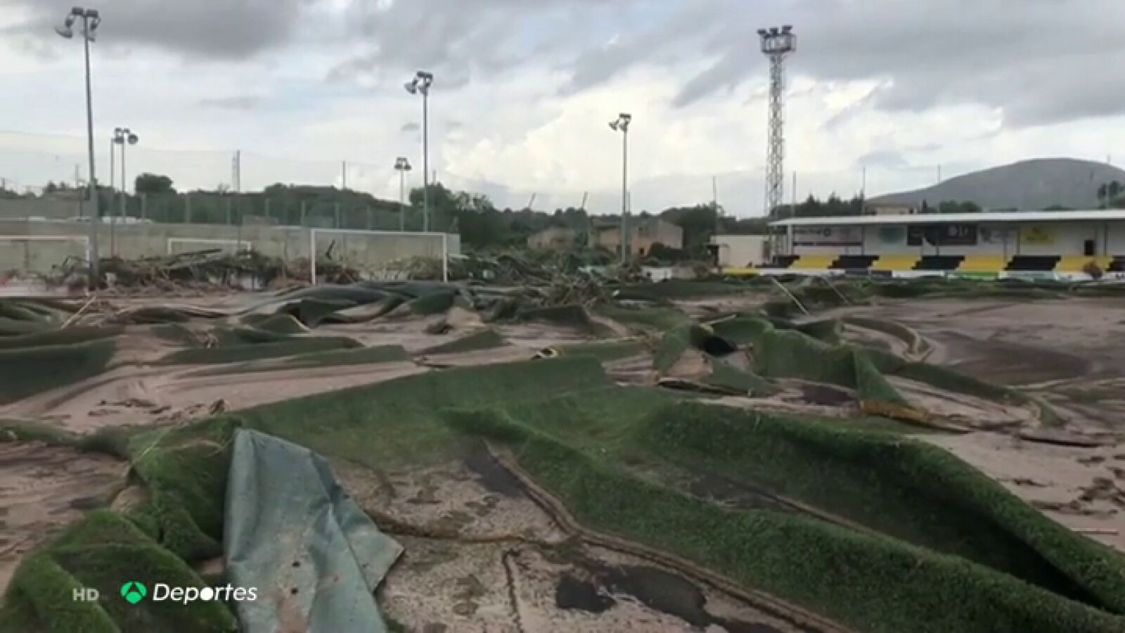 Así ha quedado el campo del C.D. Cardassar en Sant Llorenç: 