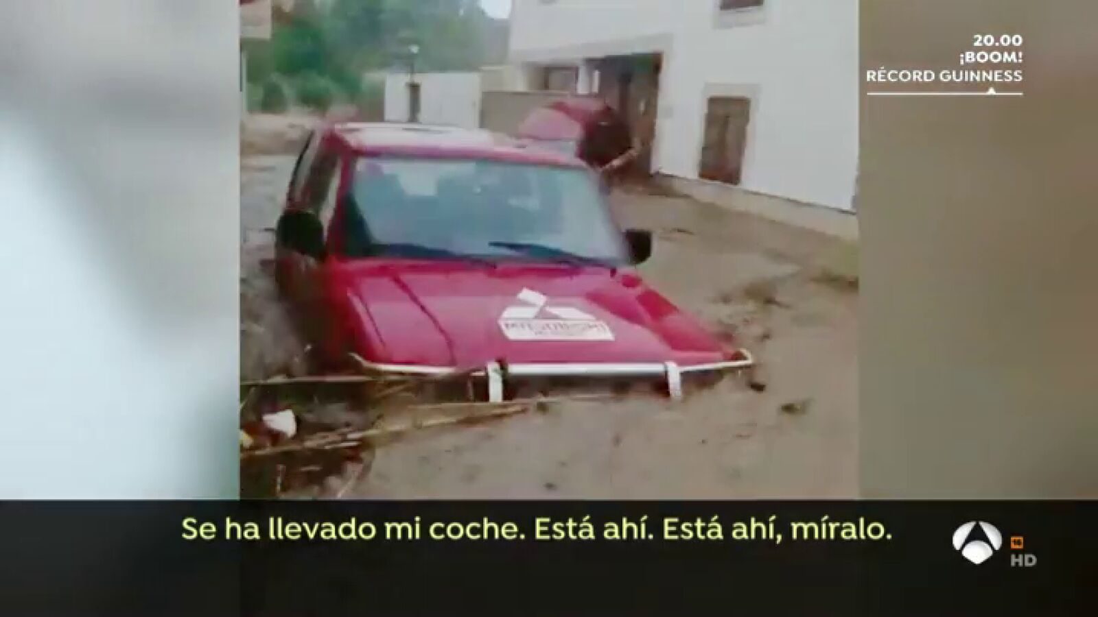 VÍDEO: Los angustiosos momentos de los vecinos atrapados en plena inundación: 
