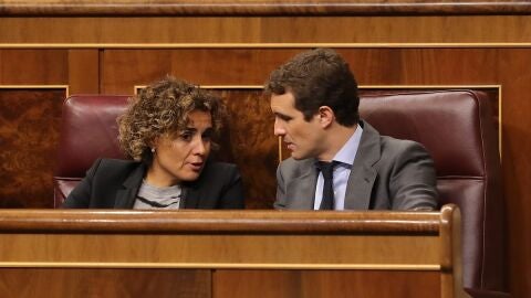 Pablo Casado y Dolors Montserrat en el Congreso de los Diputados