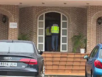 Agentes de la UDEF detienen a los gestores de iDental por intentar montar otra macroestafa Agentes de la UDEF detienen a los gestores de iDental por intentar montar otra macroestafa