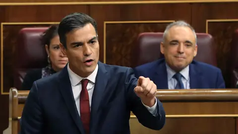 El presidente del gobierno Pedro Sánchez, contesta una interpelación en la sesión de control del Congreso de los diputados El presidente del gobierno Pedro Sánchez, contesta una interpelación en la sesión de control del Congreso de los diputados