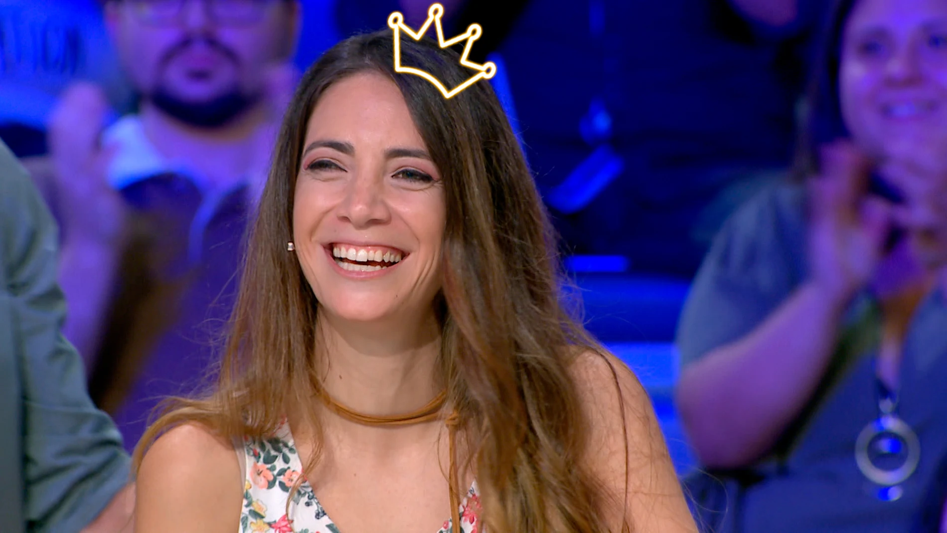 Jorge Fernández corona como reina a una de las concursantes de 'La ruleta de la suerte'