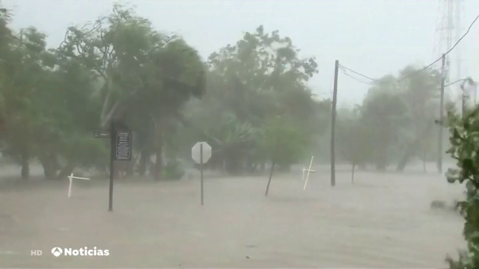El huracán Michael toca tierra en la costa de Florida con vientos 