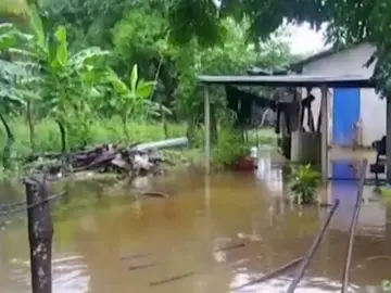 'Michael' se convierte en un huracán de categoría 3 horas antes de tocar tierra en Florida 'Michael' se convierte en un huracán de categoría 3 horas antes de tocar tierra en Florida
