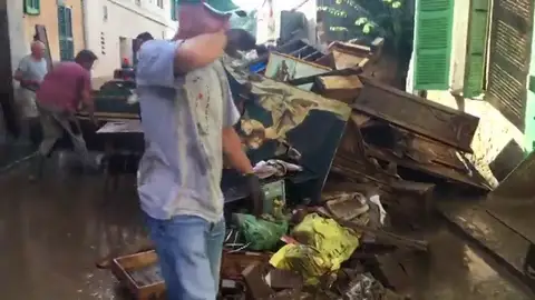 Barro y escombros, la imagen de las calles afectadas por las inundaciones en Mallorca Barro y escombros, la imagen de las calles afectadas por las inundaciones en Mallorca