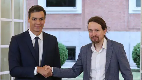 El presidente del Gobierno, Pedro Sánchez (izda), y el secretario general de Podemos, Pablo Iglesias El presidente del Gobierno, Pedro Sánchez (izda), y el secretario general de Podemos, Pablo Iglesias