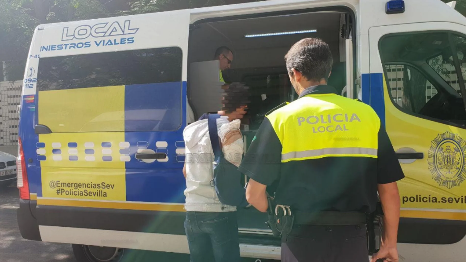 Detenido por conducir sin carnet, drogado y con un brazo escayolado Detenido por conducir sin carnet, drogado y con un brazo escayolado