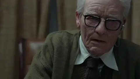 Tilda Swinton interpretando al Dr. Jozef Klemperer en 'Suspiria' Tilda Swinton interpretando al Dr. Jozef Klemperer en 'Suspiria'