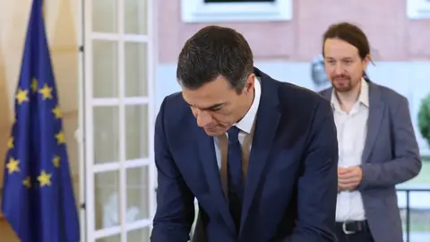 El presidente del Gobierno, Pedro Sánchez, y el secretario general de Podemos, Pablo Iglesias El presidente del Gobierno, Pedro Sánchez, y el secretario general de Podemos, Pablo Iglesias