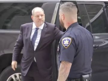 El juez desestima uno de los seis cargos penales contra el productor cinematográfico Harvey Weinstein