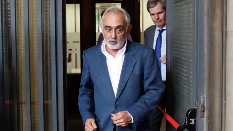 El exdirector de la extinta Fundación Andaluza Fondo Formación y Empleo (Faffe) Fernando Villén tras declarar en el juzgado de Sevilla El exdirector de la extinta Fundación Andaluza Fondo Formación y Empleo (Faffe) Fernando Villén tras declarar en el juzgado de Sevilla