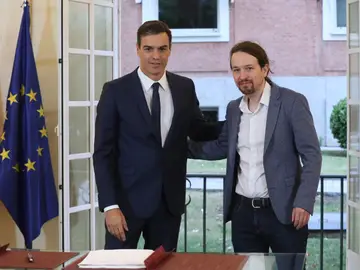 El presidente del Gobierno, Pedro Sánchez, y el secretario general de Podemos, Pablo Iglesias El presidente del Gobierno, Pedro Sánchez, y el secretario general de Podemos, Pablo Iglesias