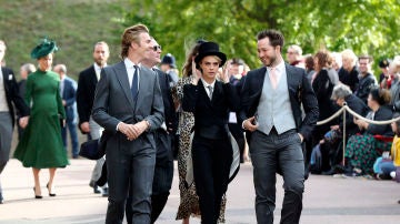 Cara Delevingne llegando a la boda de Eugenia de York