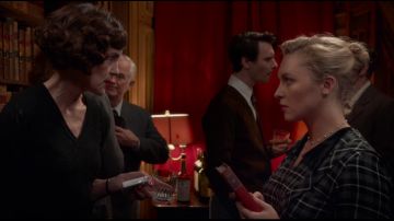 Elizabeth McGovern y Annie Starke en 'La buena esposa' Elizabeth McGovern y Annie Starke en 'La buena esposa'