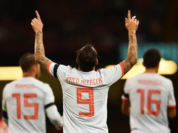 Alcácer celebra un gol Alcácer celebra un gol