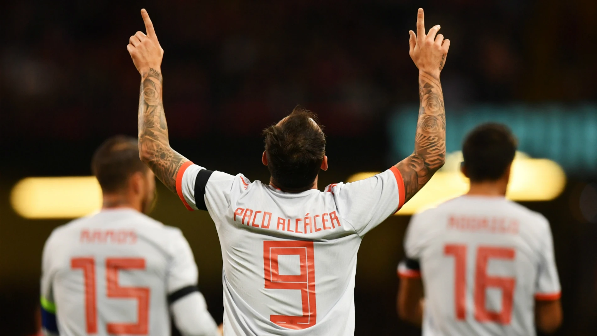 Alcácer celebra un gol Alcácer celebra un gol