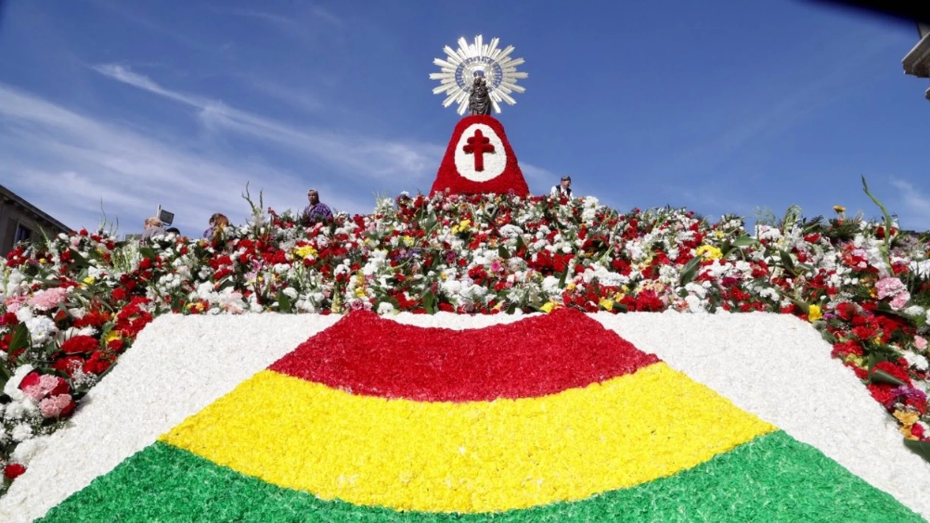 Fiestas del Pilar 2019: Ofrenda a la virgen del Pilar con la bandera de Bolivia, país invitado Fiestas del Pilar 2019: Ofrenda a la virgen del Pilar con la bandera de Bolivia, país invitado