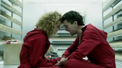 Emotivo reencuentro de Jaime Lorente y Esther Acebo de 'La casa de papel' Denver y Mónica en 'La casa de papel'