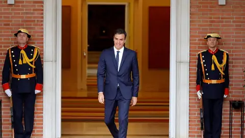 Imagen de archivo de Pedro Sánchez a las puertas de Moncloa Imagen de archivo de Pedro Sánchez a las puertas de Moncloa