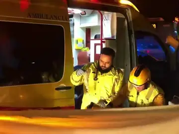 Muere un motorista en Madrid tras quedar atrapado bajo las ruedas de un autobús Muere un motorista en Madrid tras quedar atrapado bajo las ruedas de un autobús