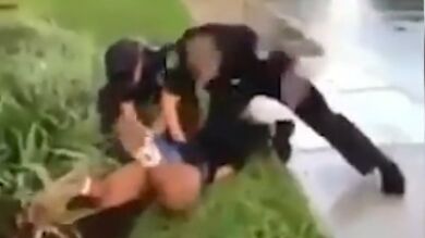 Un vídeo muestra los golpes de un policía a una adolescente durante una detención en Florida