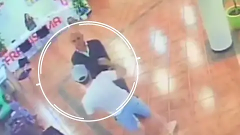 Así nos contaba Max Weinbinder los acontecimientos sufridos en el hotel días después: “Si tuve miedo por lo que le podía pasar a la mujer” Así nos contaba Max Weinbinder los acontecimientos sufridos en el hotel días después: “Si tuve miedo por lo que le podía pasar a la mujer”