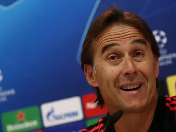 Julen Lopetegui habla en rueda de prensa Julen Lopetegui habla en rueda de prensa