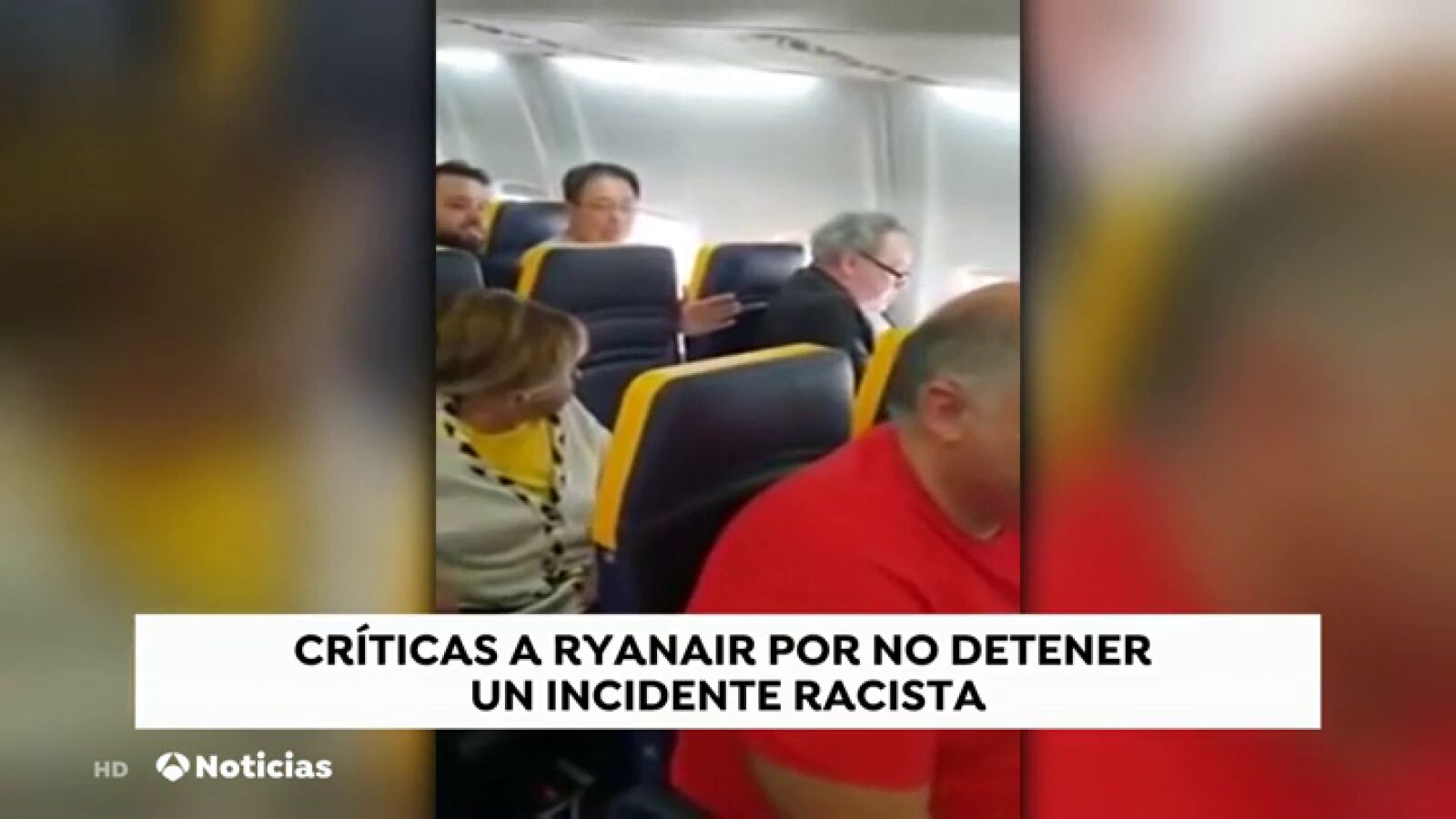 Testigos del incidente racista en un avión de Ryanair lamentan la pasividad de la tripulación: 