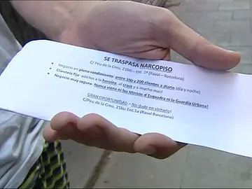 "Se traspasa narcopiso. Clientela fija: adictos a la heroína, al crack y a mucho más", el anuncio que denuncian los vecinos del Raval "Se traspasa narcopiso. Clientela fija: adictos a la heroína, al crack y a mucho más", el anuncio que denuncian los vecinos del Raval