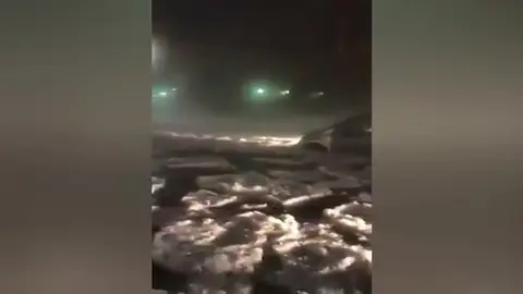 Una fuerte tromba de granizo colapsa algunas calles de Roma Una fuerte tromba de granizo colapsa algunas calles de Roma