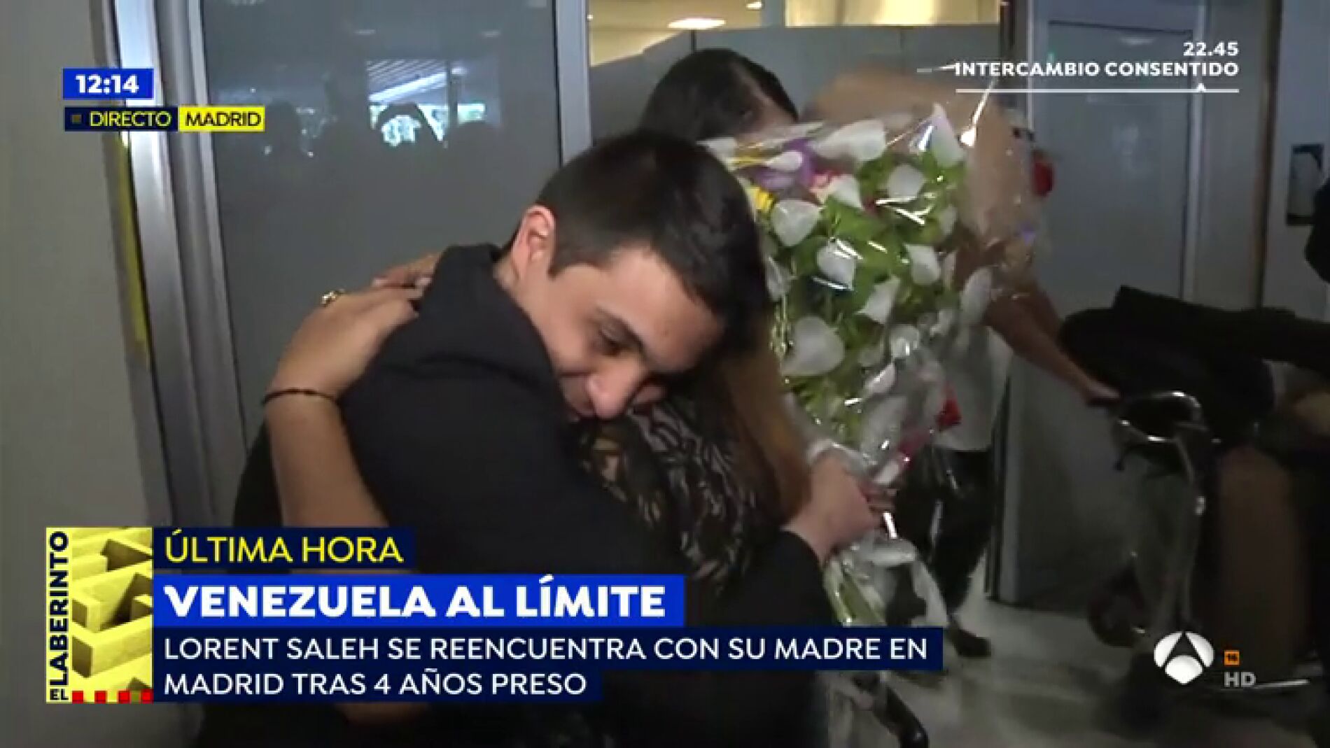 El emotivo reencuentro del opositor venezolano Lorent Saleh con su madre tras 4 a&ntilde;os de torturas