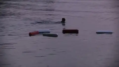 Rescatan a una niña en las playas de Turquía y recuerdan a las del pequeño Aylan Rescatan a una niña en las playas de Turquía y recuerdan a las del pequeño Aylan
