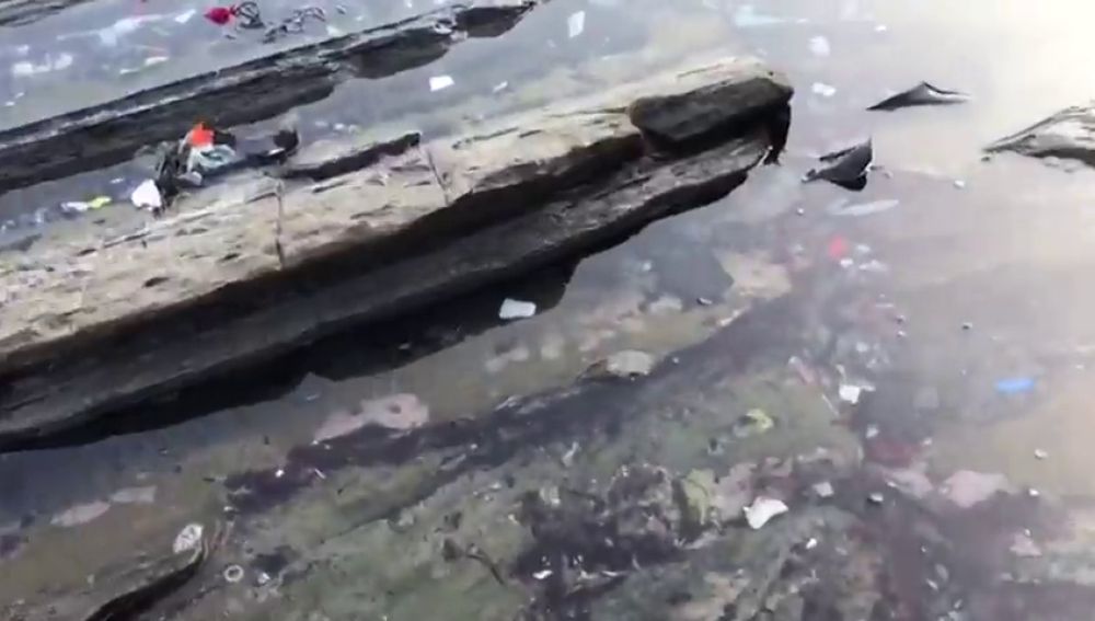 El vídeo-crítica de Oier Bartolomé publicado en Twitter sobre la basura en los flysch de Zumaia, se ha hecho viral