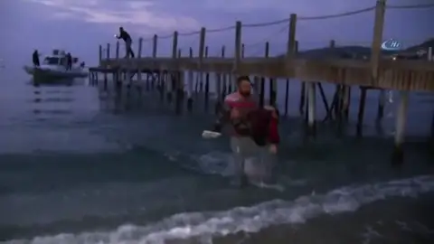 Dos niños mueren ahogados frente a las costas de Turquía Dos niños mueren ahogados frente a las costas de Turquía