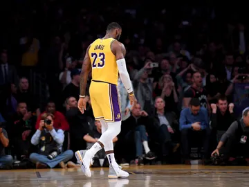 LeBron James, cabizbajo tras la derrota de los Lakers LeBron James, cabizbajo tras la derrota de los Lakers