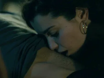 El sueño erótico de Jon, truncado por el remordimiento El sueño erótico de Jon, truncado por el remordimiento