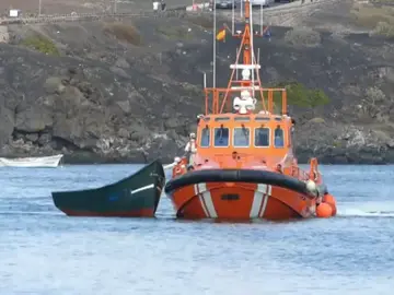 Una patera con 24 inmigrantes llega a Lanzarote Una patera con 24 inmigrantes llega a Lanzarote