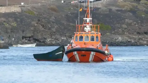 Una patera con 24 inmigrantes llega a Lanzarote Una patera con 24 inmigrantes llega a Lanzarote