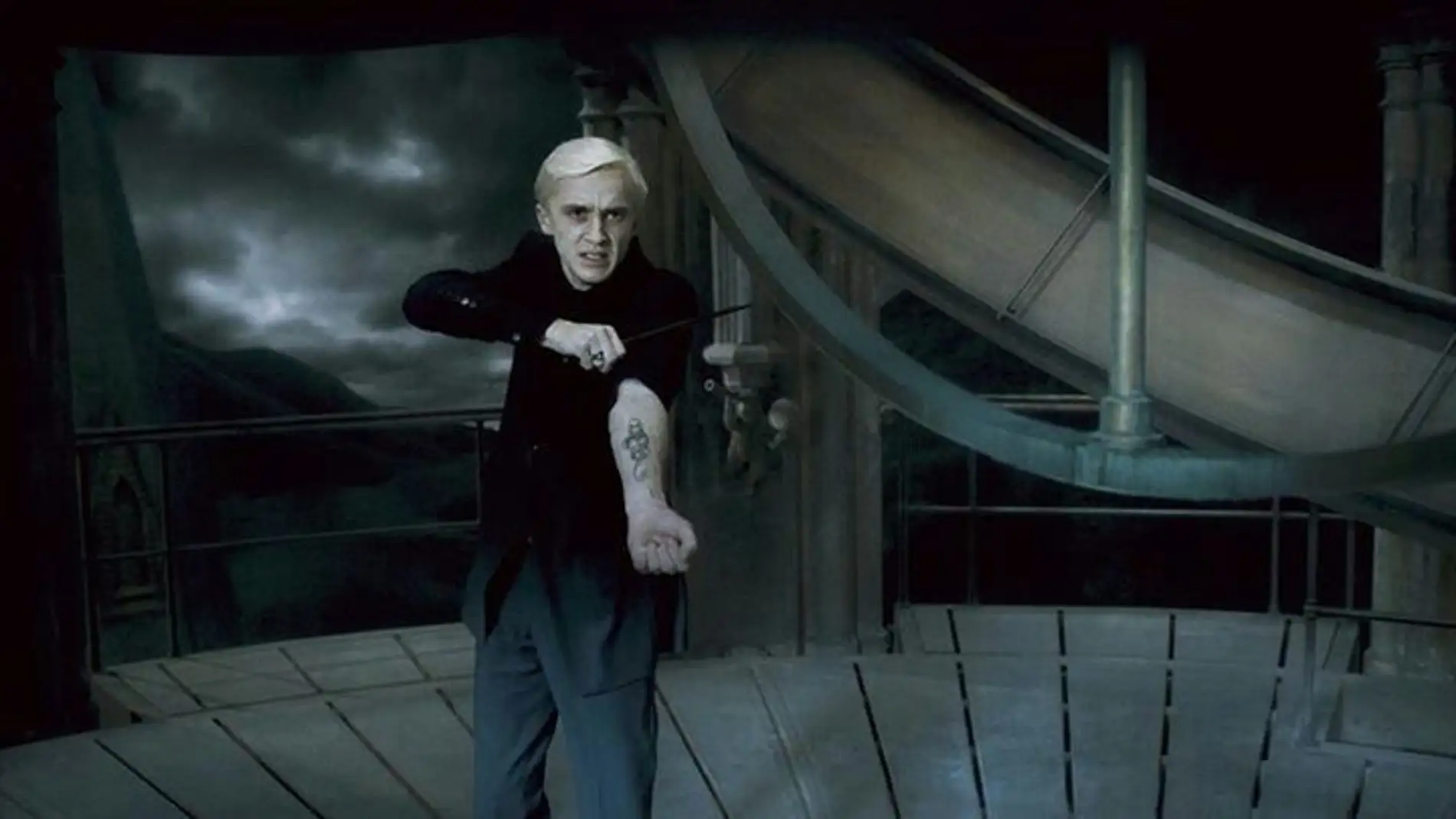 Draco Malfoy mostrando la marca tenebrosa en 'Harry Potter'