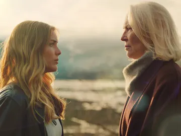 Begoña amenaza a Anne tras conocer su relación con Salvador Begoña amenaza a Anne tras conocer su relación con Salvador