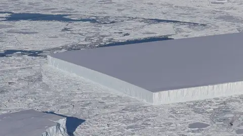 El iceberg rectangular captado por la NASA El iceberg rectangular captado por la NASA